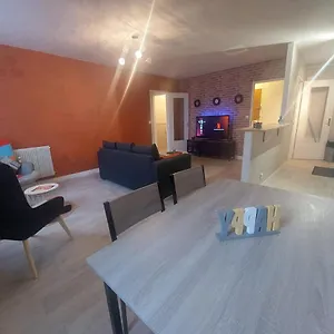 5 Personnes 52m2 Avec Grand Salon Et 1 Chambre Proche Aeroport Et Gare Beauvais